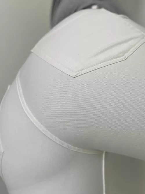 Hieroisitpa sun kovaa kullia mua vasten 🤤