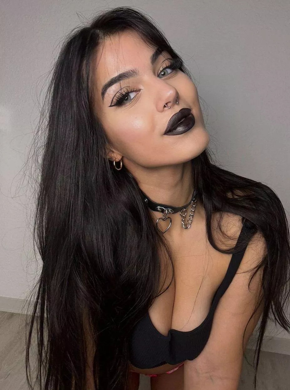 Hiii have a great week 🖤