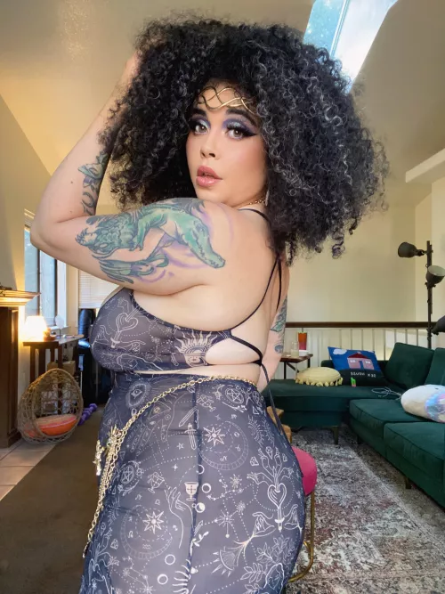 Holding auditions for a new king consort 