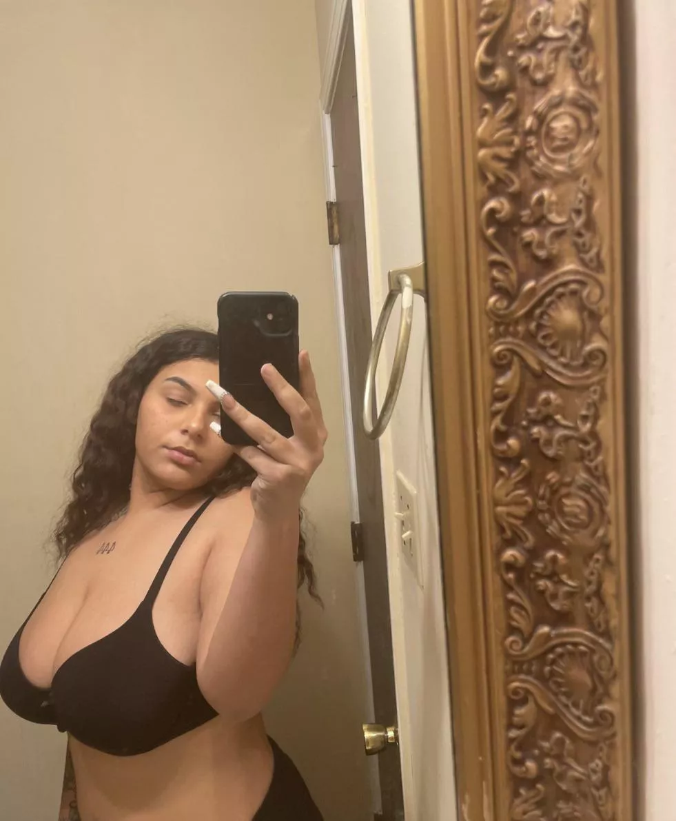 Horny asf and doing FaceTime 