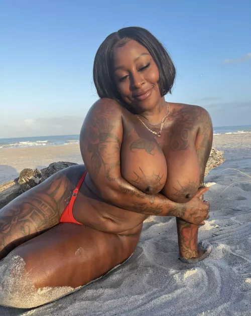 I don’t go to the beach if I can’t be topless 💋