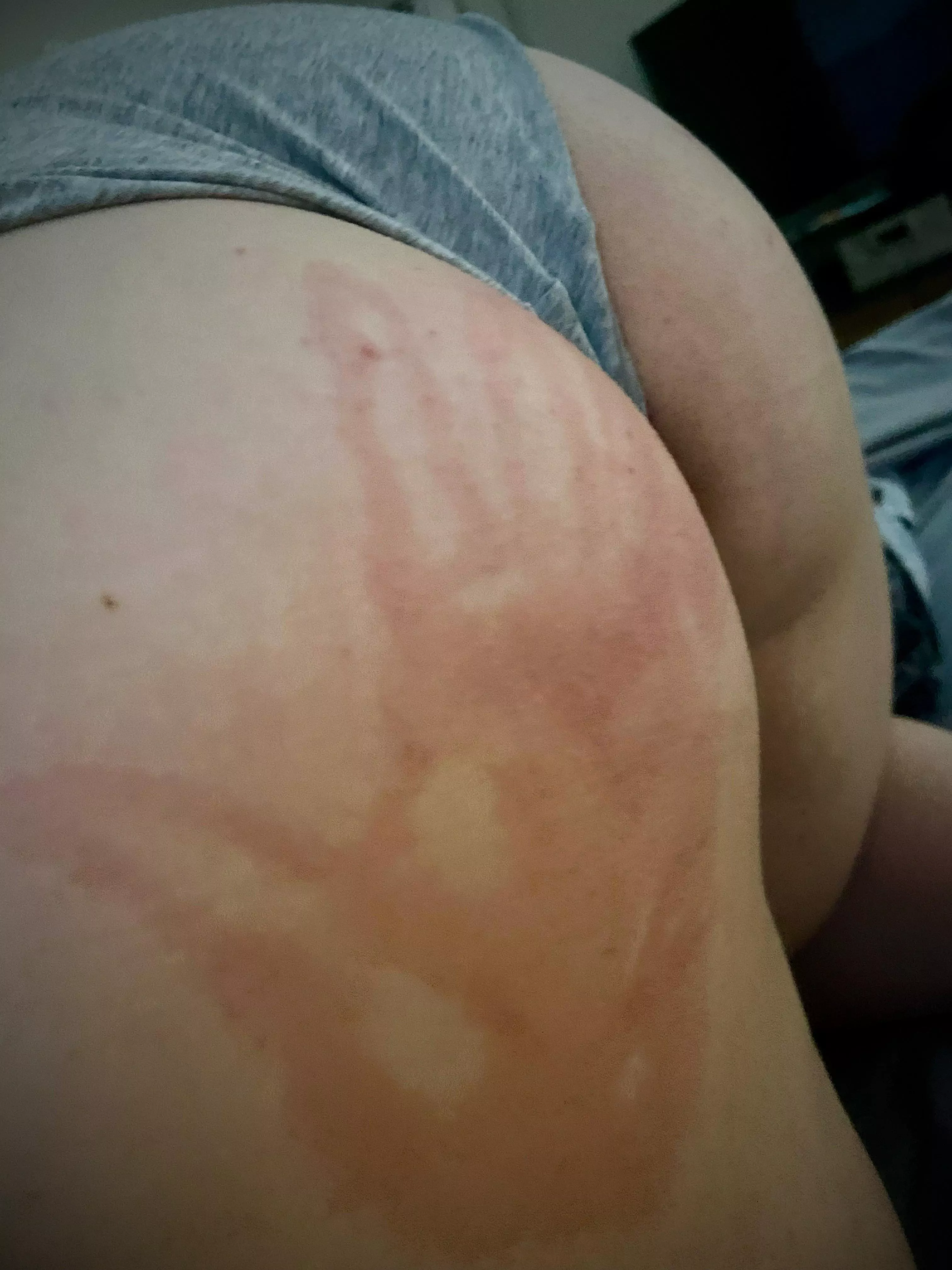 I enjoy a good hand print. 