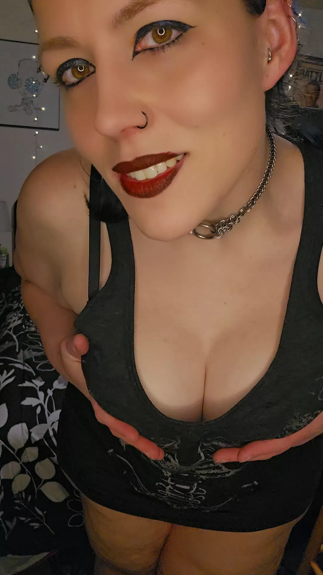I know I like to play with these gothy MILF tits...bet you would too!