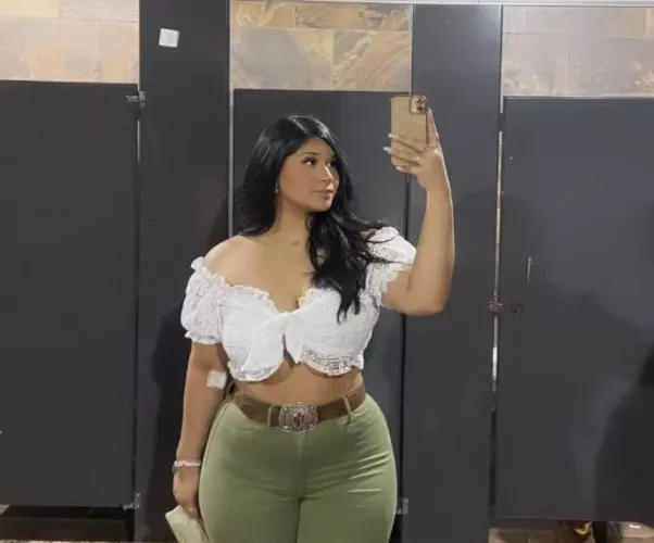 I wanna be able to send these to my friends to entice them to go out with me, they can have a ‘girlfriend’, in public, and I have them to hold me and show me attention 🥰