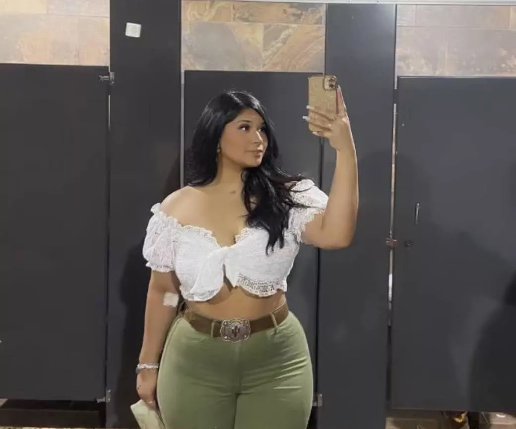 I wanna be able to send these to my friends to entice them to go out with me, they can have a ‘girlfriend’, in public, and I have them to hold me and show me attention 🥰