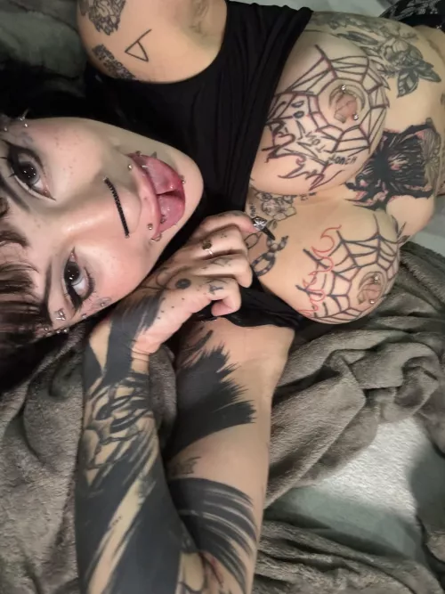 i wanna be your favorite inked model ❤️🕷️