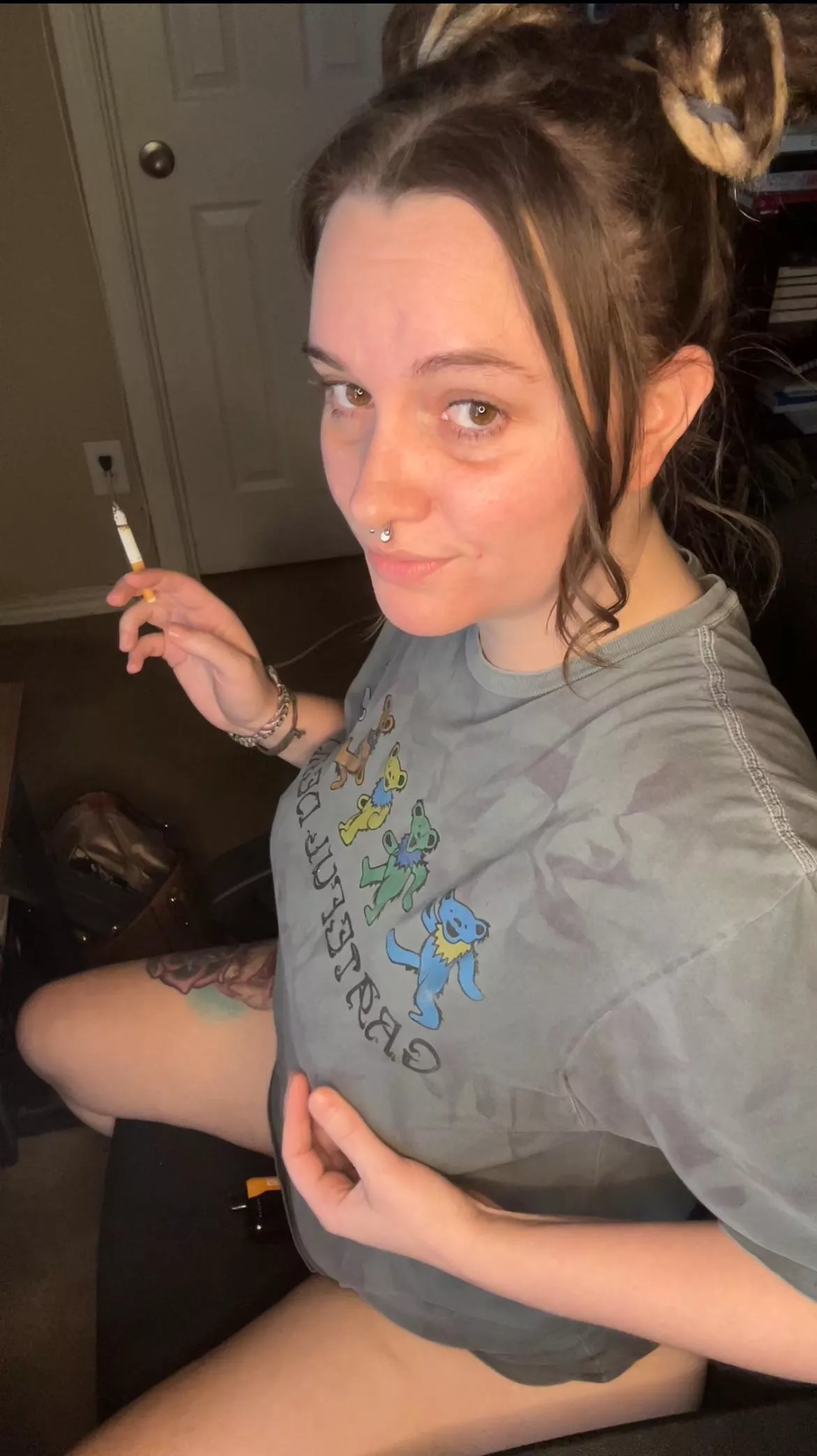 I wanna smoke while we play 