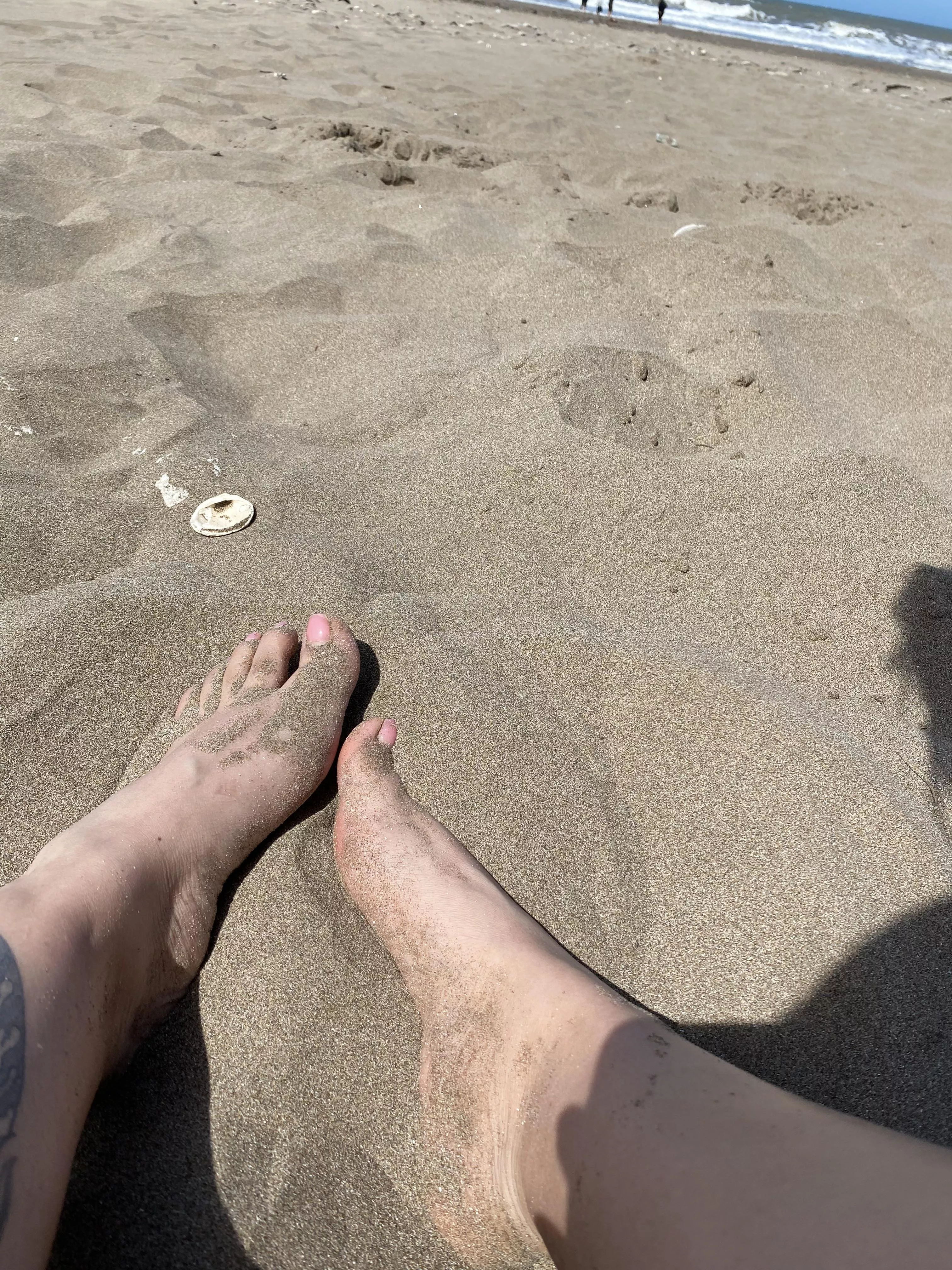 I want a new slave for my feet, are you there?