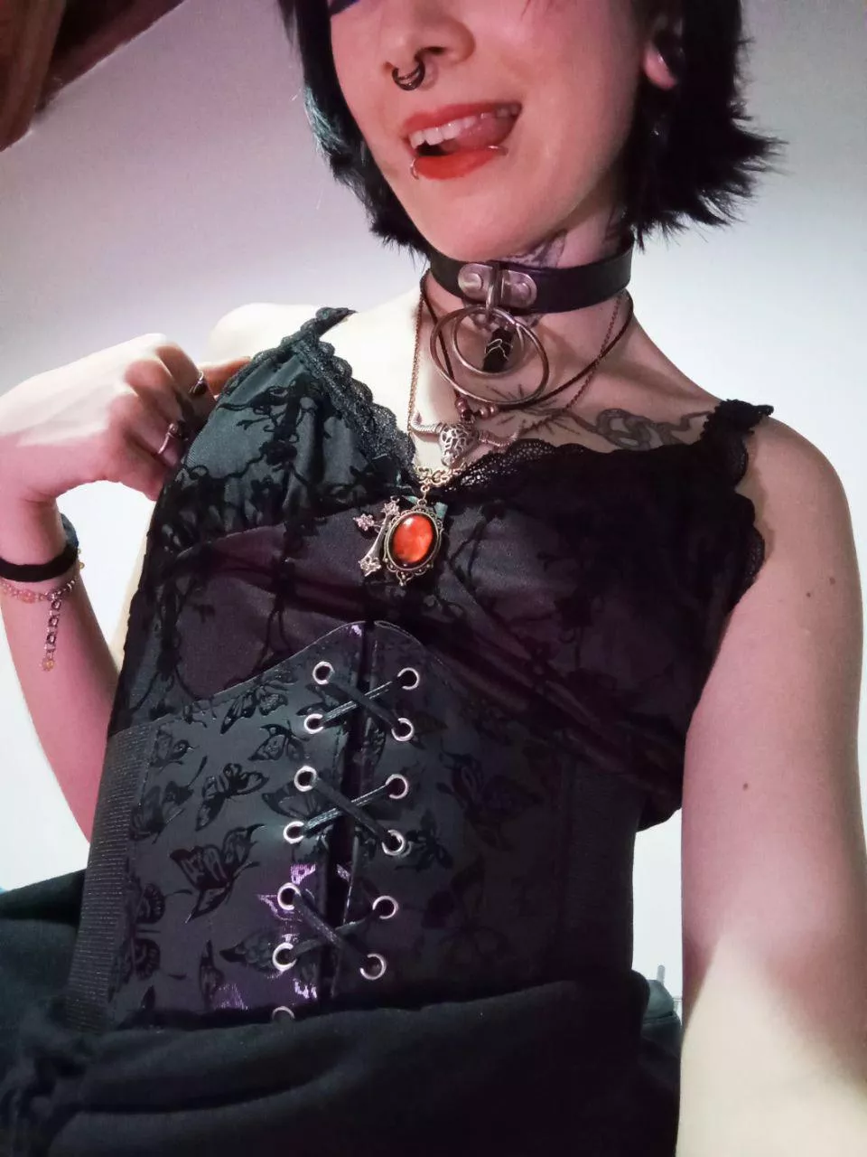 I would really love to start my day tomorrow, with such a satisfying message 💸 and nice compliments 🖤 Give your goddess what she craves, sweetie.