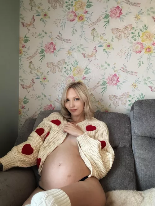 I'd love some kisses on my pregnant belly 