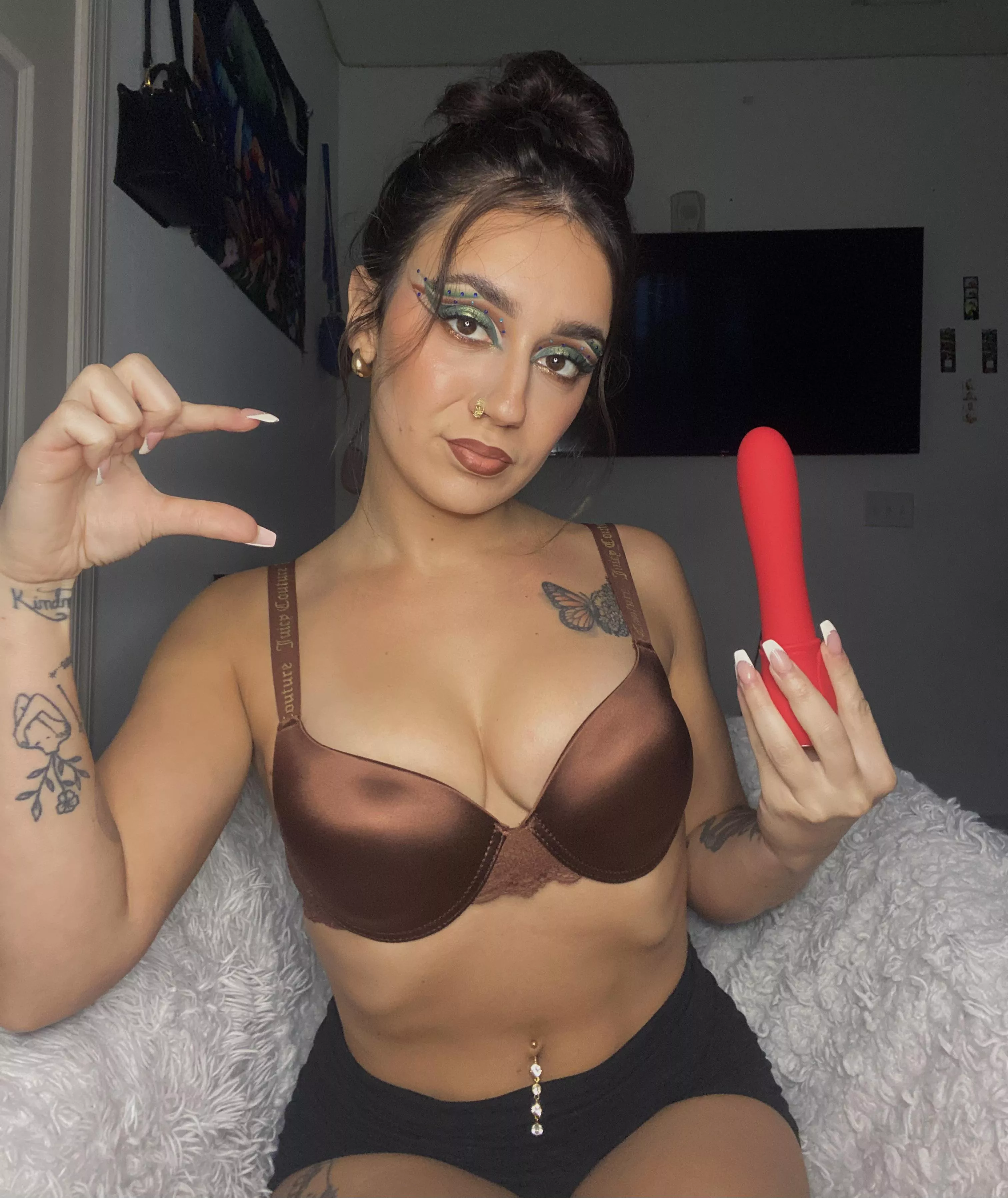 I’ll play with myself while I humiliate you and fuck your wallet at the same time 