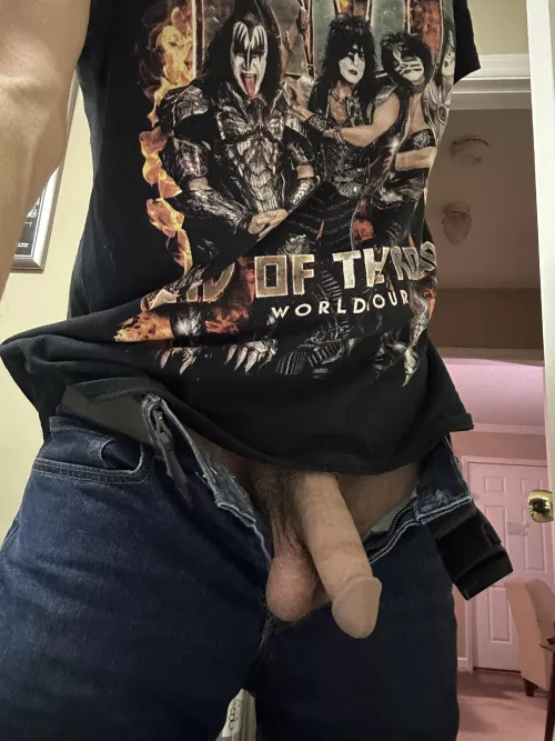 Im a horny dude that is being brutally honest.    I just want it sucked.   Hmu.    I will insert 