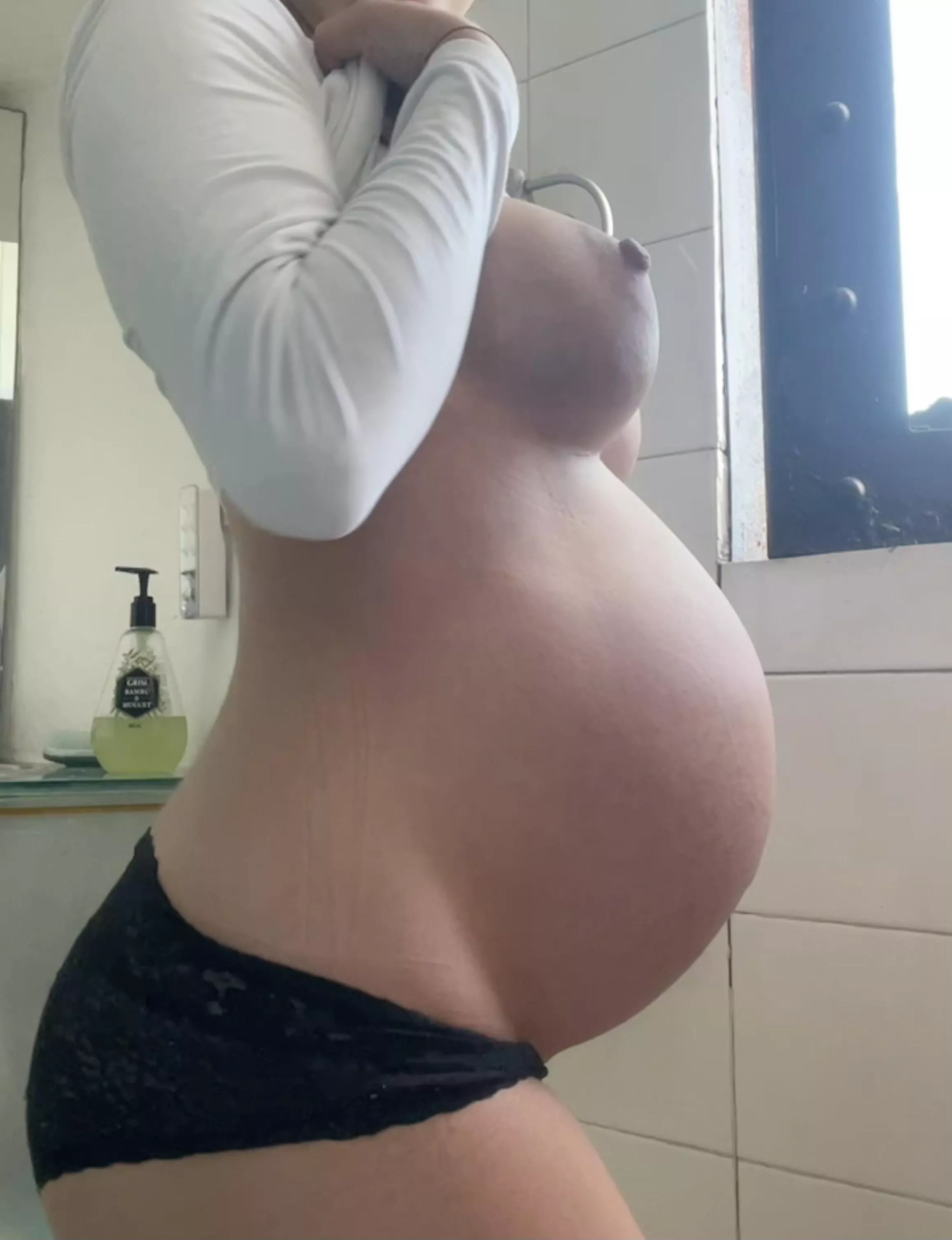 I’m just a horny pregnant girl that wants to get fucked hard 