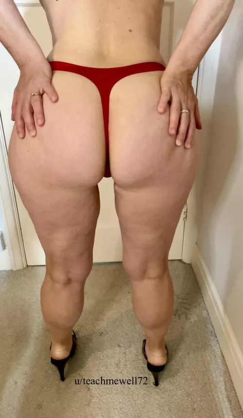 I’m the cheeky mom next door