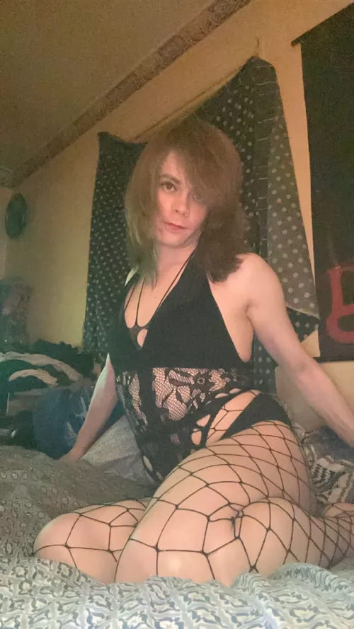 Is there a lady out there for me    👉👈🥹