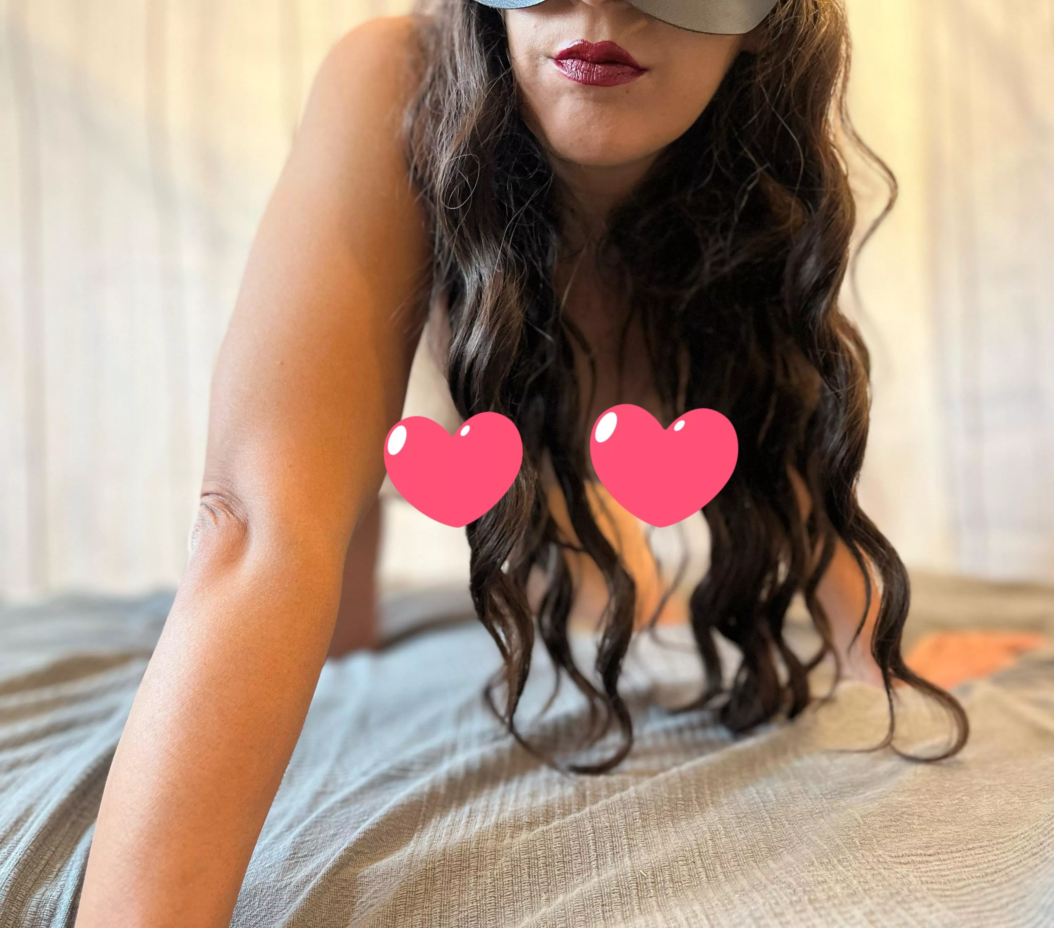 It makes me really hot. When I get scratched at his neck. What makes you hot?