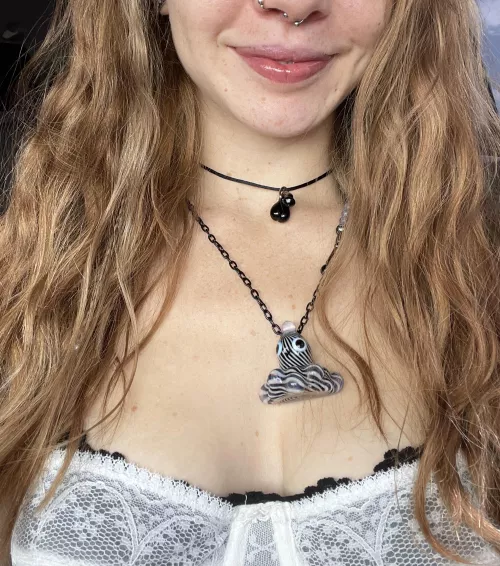 It’s only a partial selfie, but I surely felt cute in this photo. 