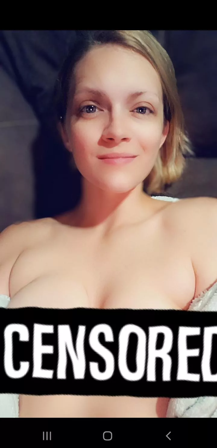 Just a blonde with little tits hoping for some attention 🥵