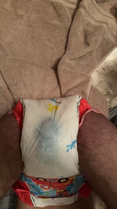 Just chillin with a soggy cummy diaper i loved the feeling of exploding in it🤭🤭 i think i need a changie