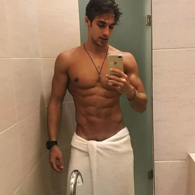 Late night shower 🚿 