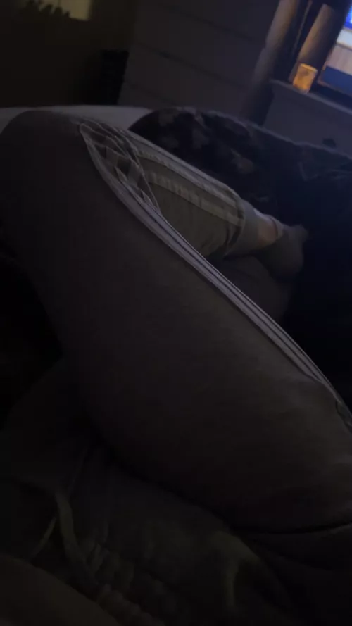 Laying in my bed and watching Tv 💕wyd?