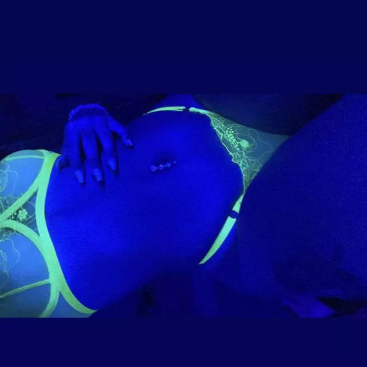 Leaving work now….my gf’s at home rolling already  & sent this🤤