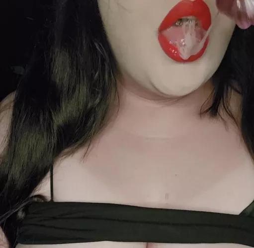 Lipstick, spit, toys, and making messes? Yes please. 💋😈