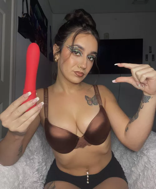 Little bitch, little bitch, empty your wallet. 