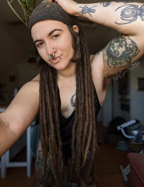 Live on CB 🌿 cum sniff my pits xo