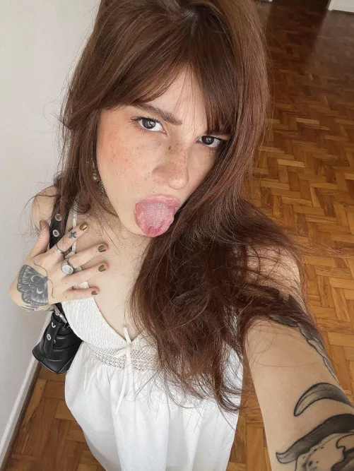 looking for some hot fun. who's up? 20 F4M