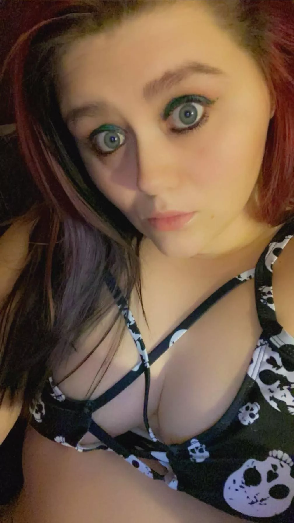 Looking for someone to face fuck my wife (Located in Trimont) 