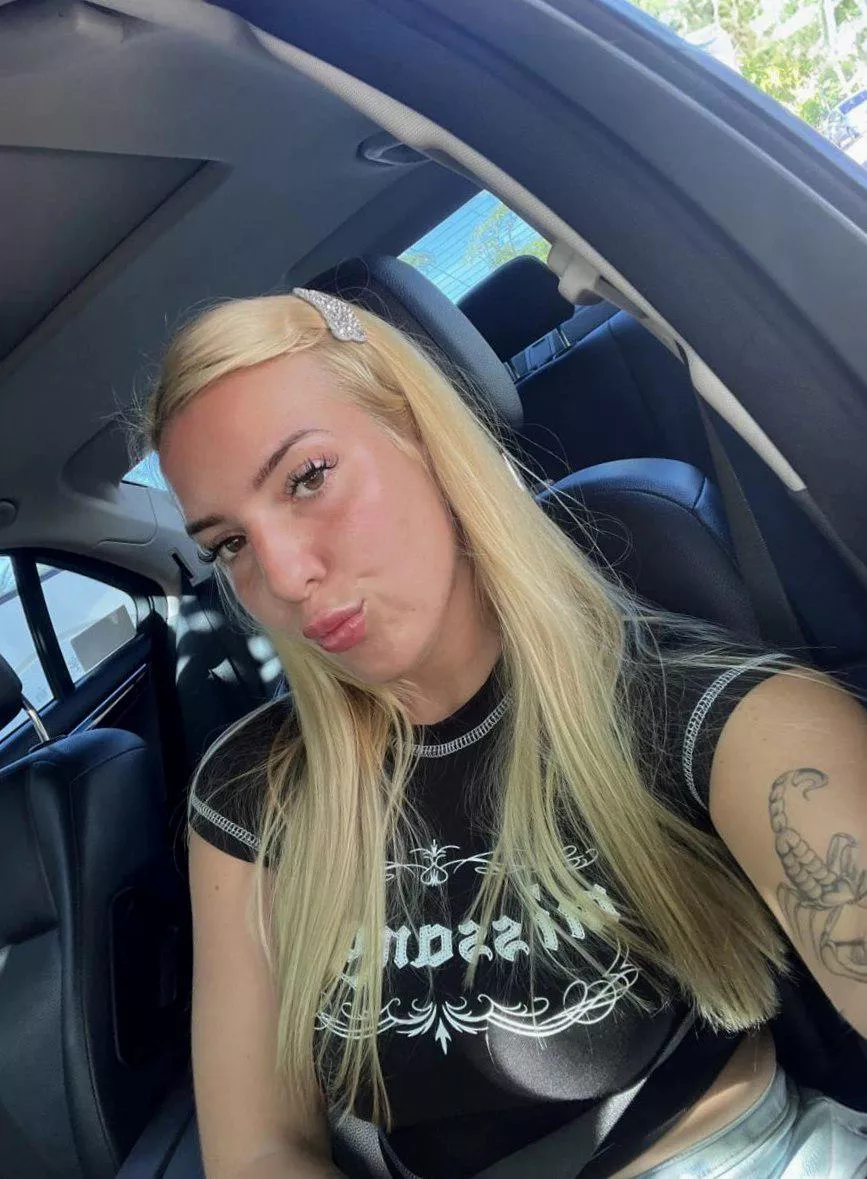 Looking for unique convos? 19 F down for anything chill