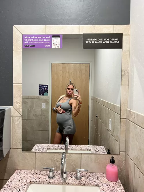 love going to the gym while pregnant 