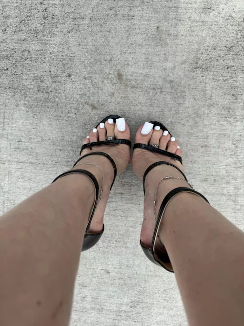 Love my white toes 🤍