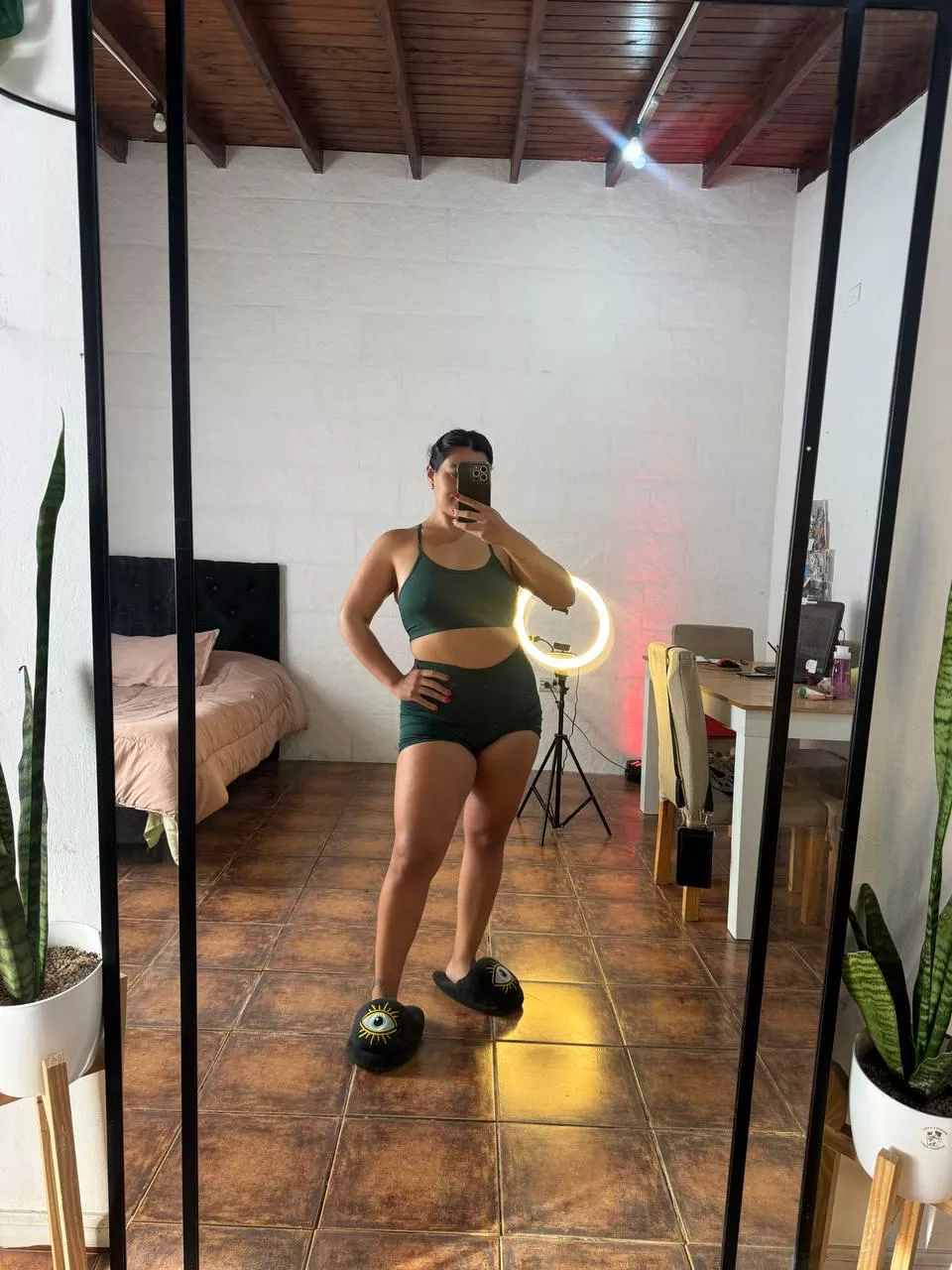 Maybe I should get closer to the mirror so you can appreciate these tights.