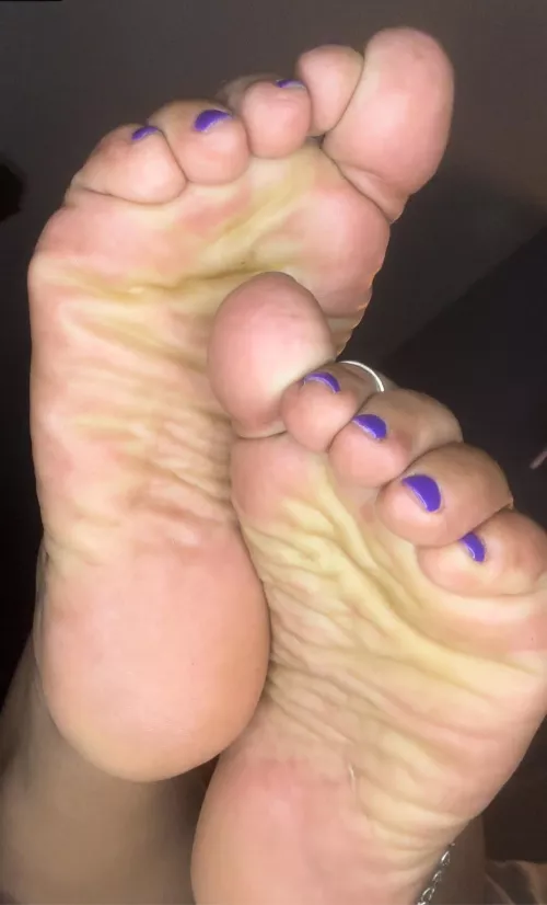 Meaty wrinkled soles to cover your face with.. 💜 OC