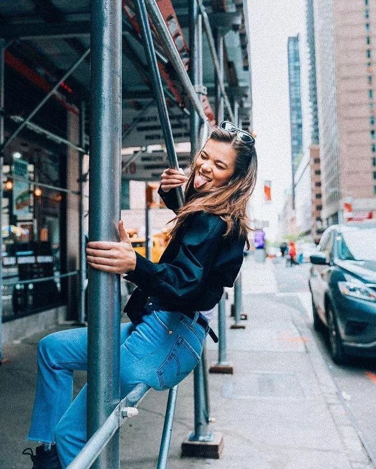 Most like her booty but I love her tongue 😋😁