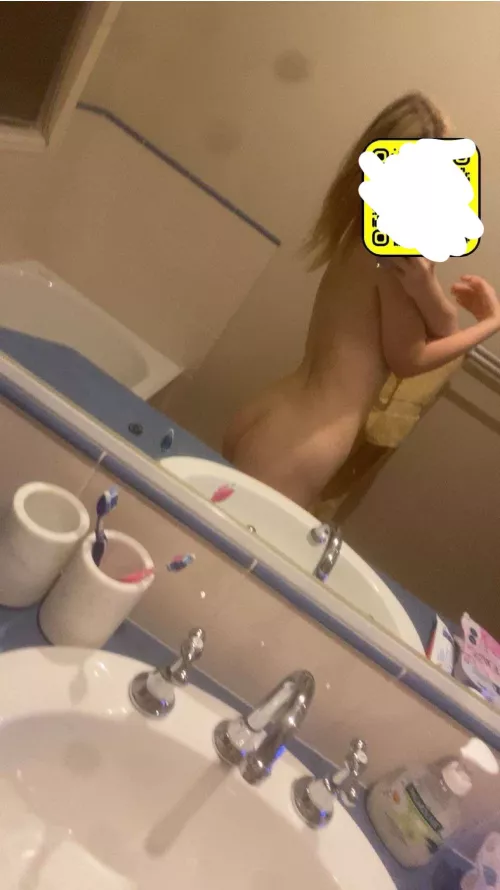 My ass looks so small in this angle :(