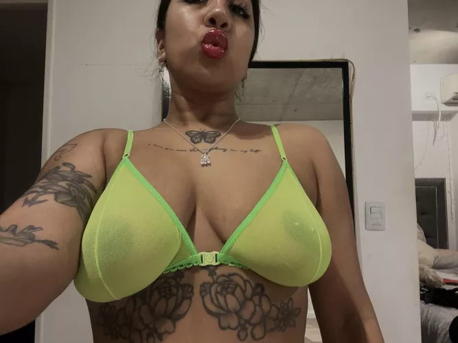 My content is so hot and u are going to cum a lot, suscribe 😳