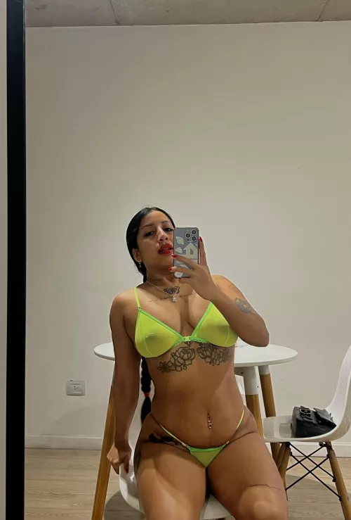 My content is so hot and u are going to cum a lot, suscribe 😳