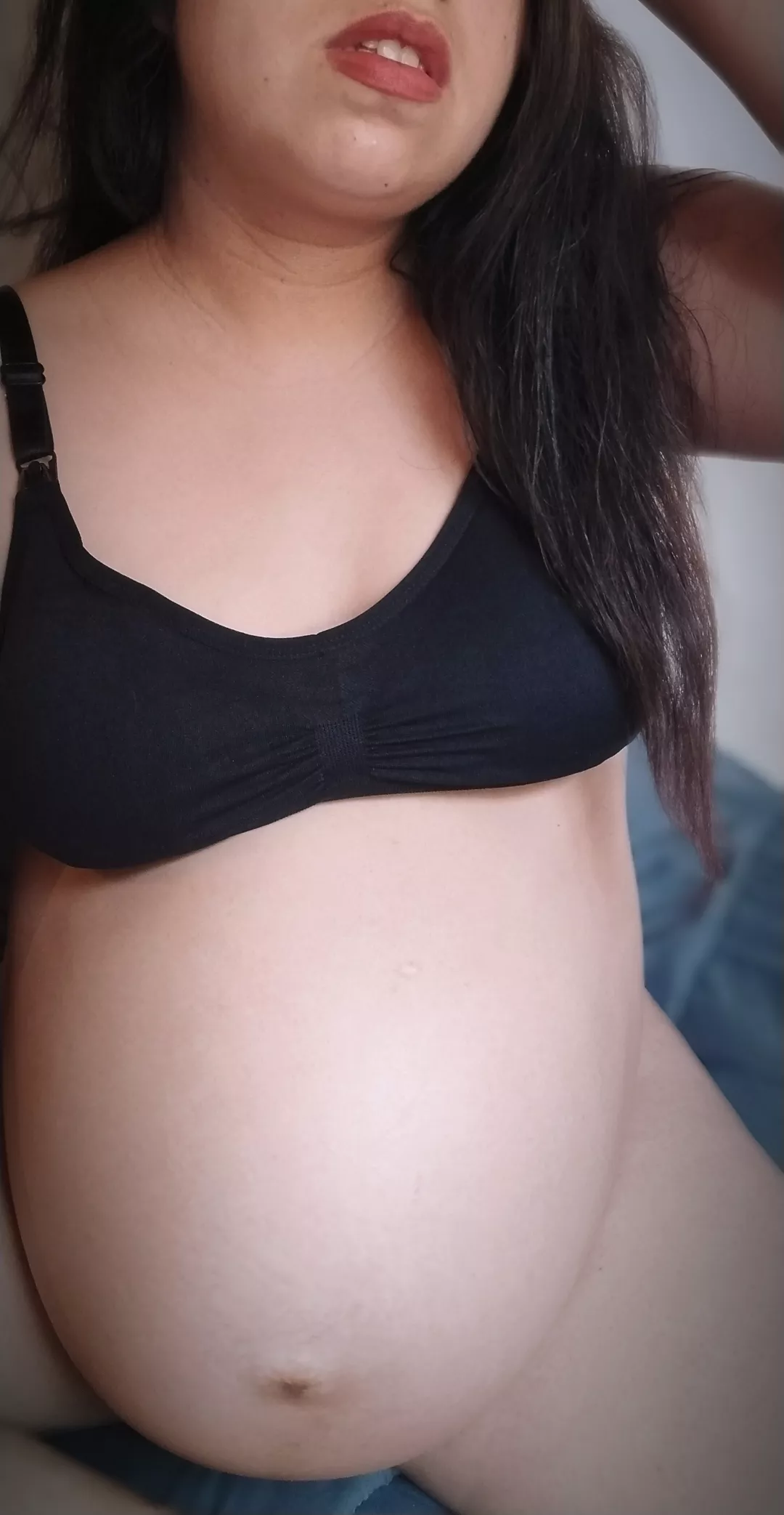 My preggo body looks sexier every day