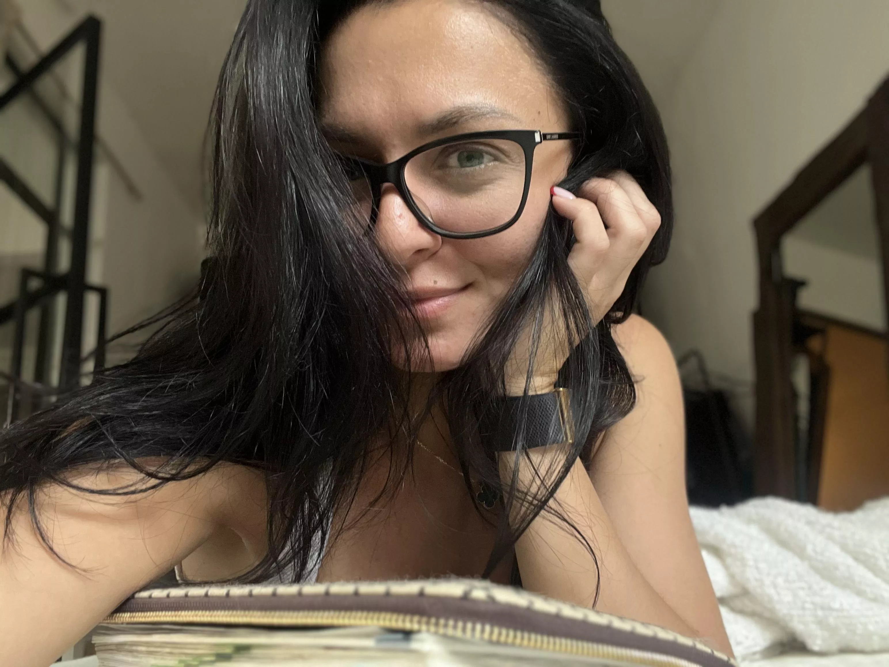 No makeup, just me at 31—how do you feel about natural beauty