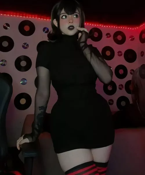 No soy fan de Transilvania pero un live Action con esta zorrita de Mavis sin duda vería la película o mínimo unas pajas le dedicaría 