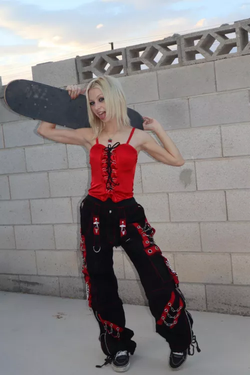 pale sk8er girl fun :3