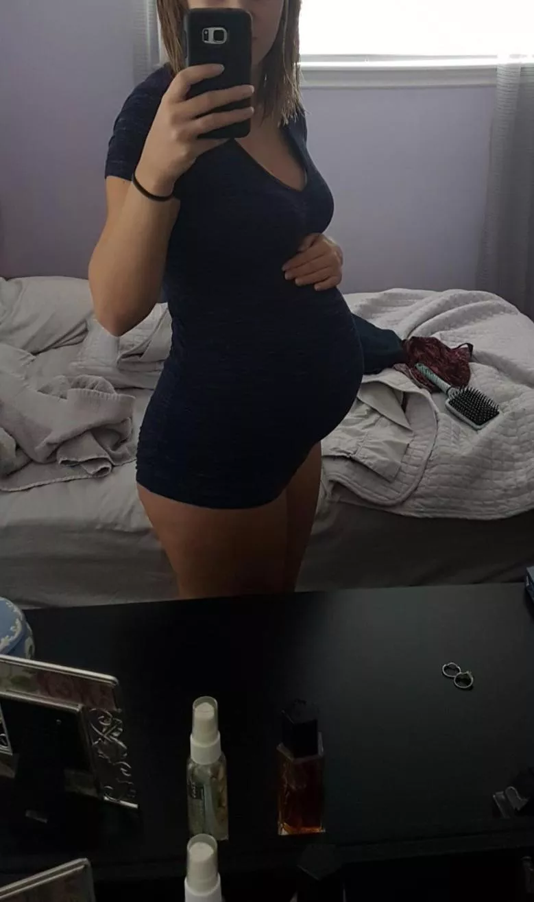 Pantsless pregnant 
