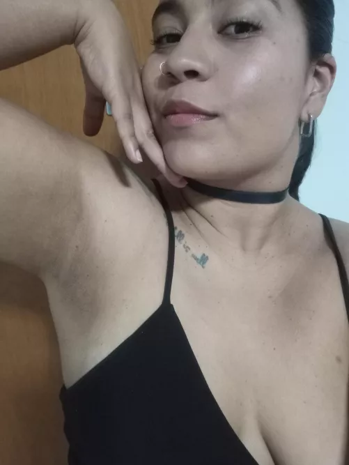 pass your nose and my tongue under my armpit to make me happy beta