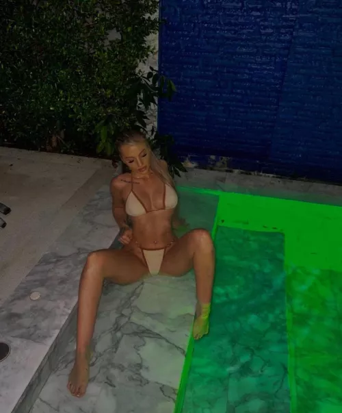 pic for attention - looking for some guys to film dogging content