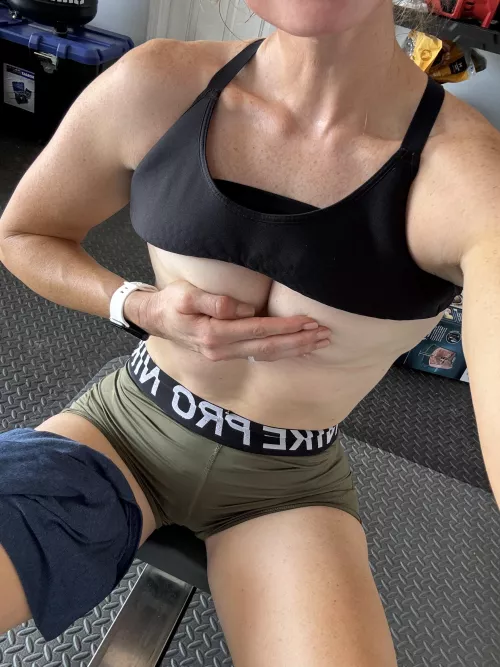 Post run selfie! I shoulda taken my bra off sooner!🥵