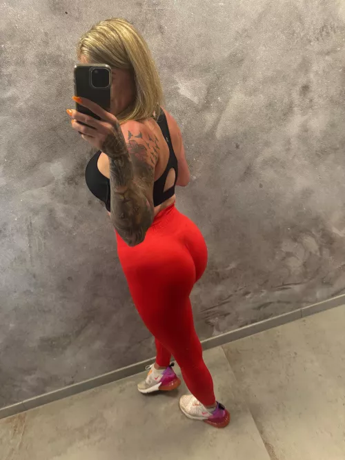 Post-gym booty inspection: Are you feeling the heat?