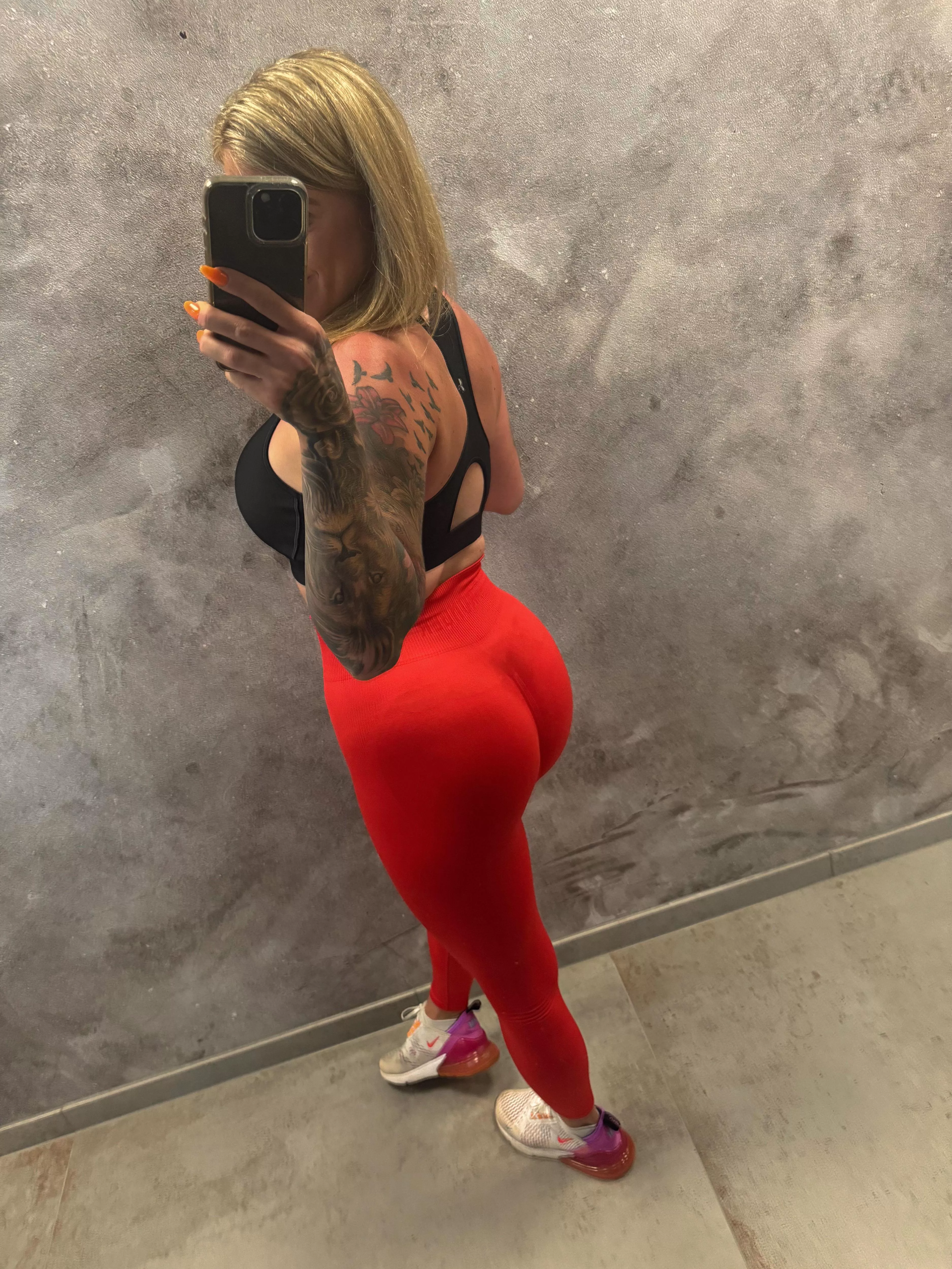 Post-gym booty inspection: Are you feeling the heat?